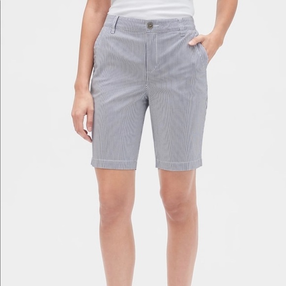 𝅺nwt Gap 9″ Khaki Bermuda Shorts Size 6 - Picture 1 of 9